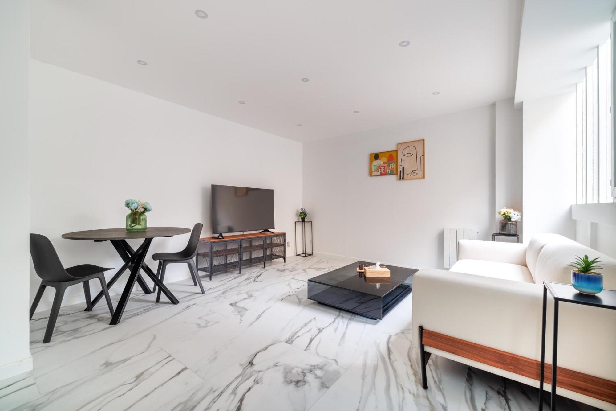 Spacious Flat For 4 People #1 Аньєр-сюр-Сен Екстер'єр фото
